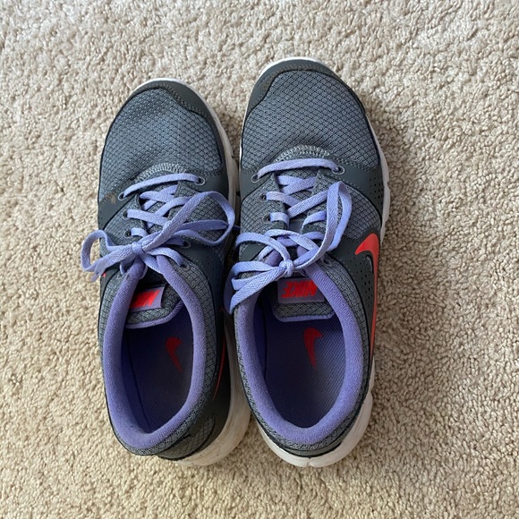 Nike running shoes - Picture 2 of 3